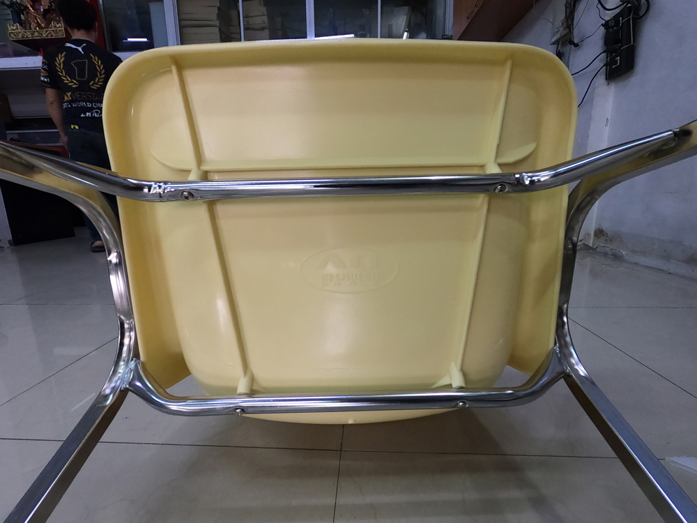 41042::CP-02C::A NAT row chair with polypropylene seat and chrome plated base. Dimension (WxDxH) cm : 51x53x80
