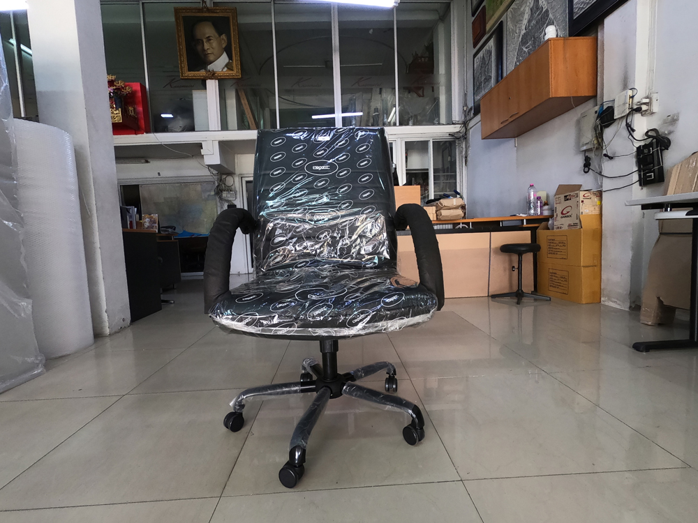 37000::EL-002::An elegant office chair with plastic/chrome/black steel base, providing gas-lift adjustable. Dimension (WxDxH) cm : 54x57x103