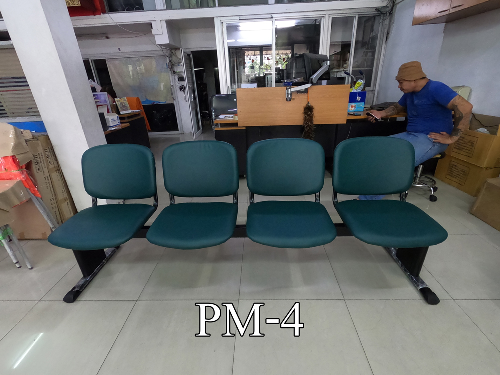 91081::PM-4::An Itoki row chair for 4 persons with PVC leather/cotton seat and painted base. Dimension (WxDxH) cm : 210x58x74