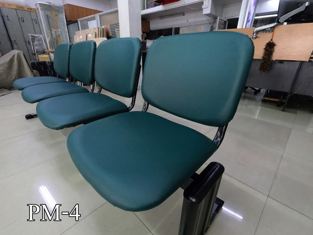 91081::PM-4::An Itoki row chair for 4 persons with PVC leather/cotton seat and painted base. Dimension (WxDxH) cm : 210x58x74