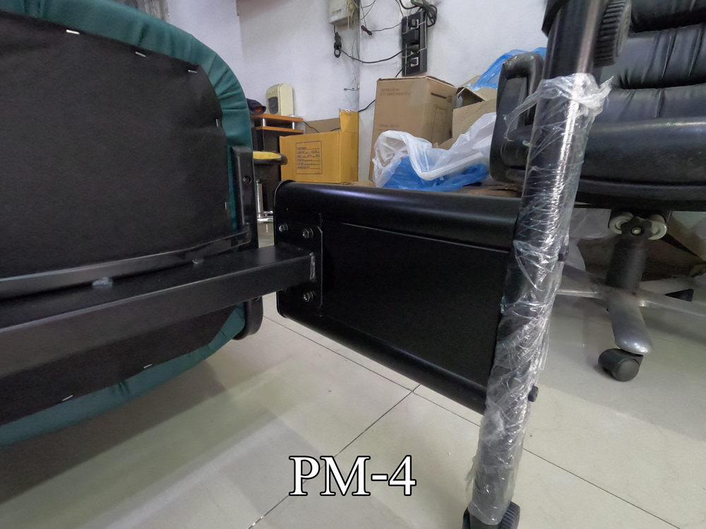 91081::PM-4::An Itoki row chair for 4 persons with PVC leather/cotton seat and painted base. Dimension (WxDxH) cm : 210x58x74