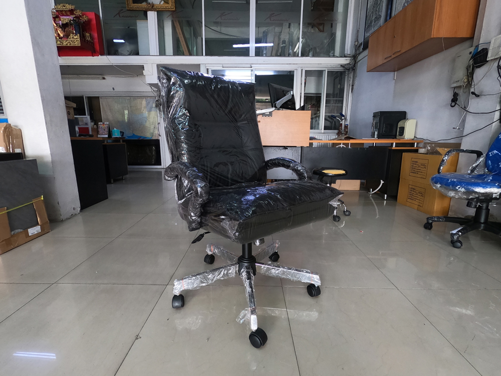 29075::SK018M-C::A Chawin office chair with PVC leather seat, tilting backrest and gas-lift adjustable. Dimension (WxDxH) cm : 62x57x100-110