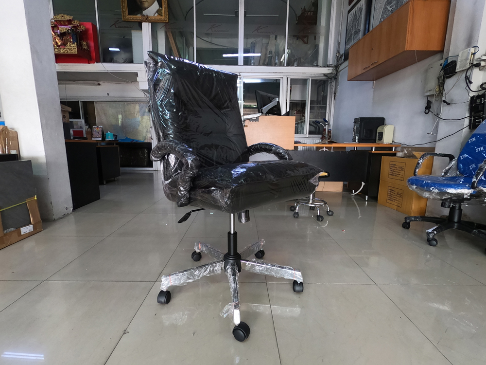 29075::SK018M-C::A Chawin office chair with PVC leather seat, tilting backrest and gas-lift adjustable. Dimension (WxDxH) cm : 62x57x100-110