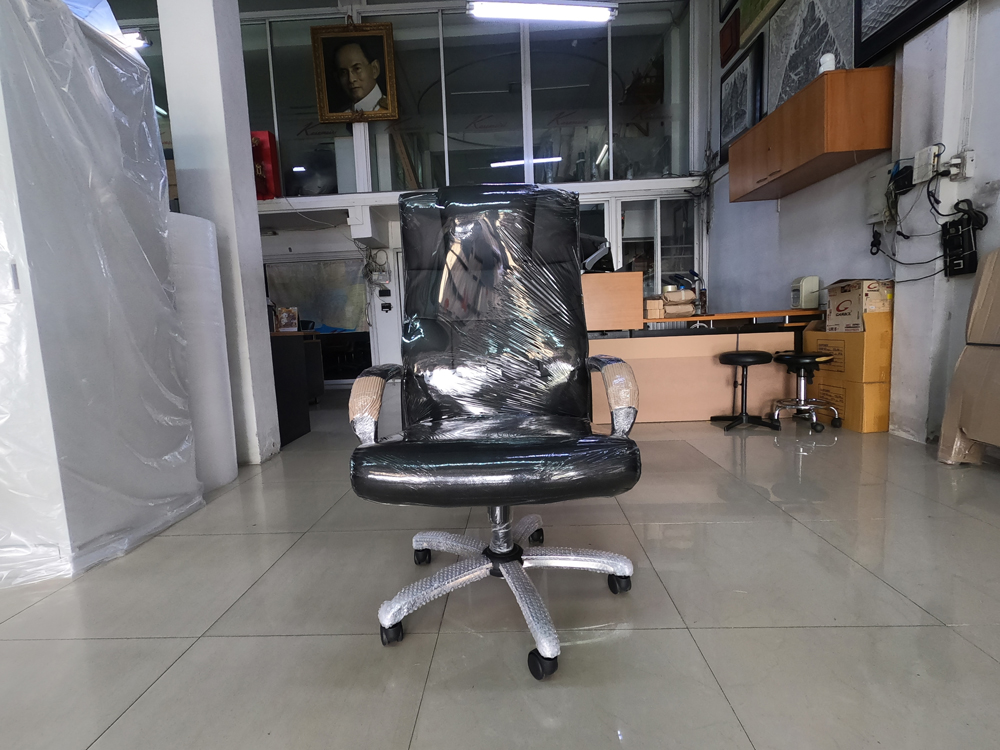 00069::SK026L-CC::A Chawin office chair with PVC leather seat, tilting backrest, chrome plated base and gas-lift adjustable. Dimension (WxDxH) cm : 68x80x115 CHAWIN Executive Chairs