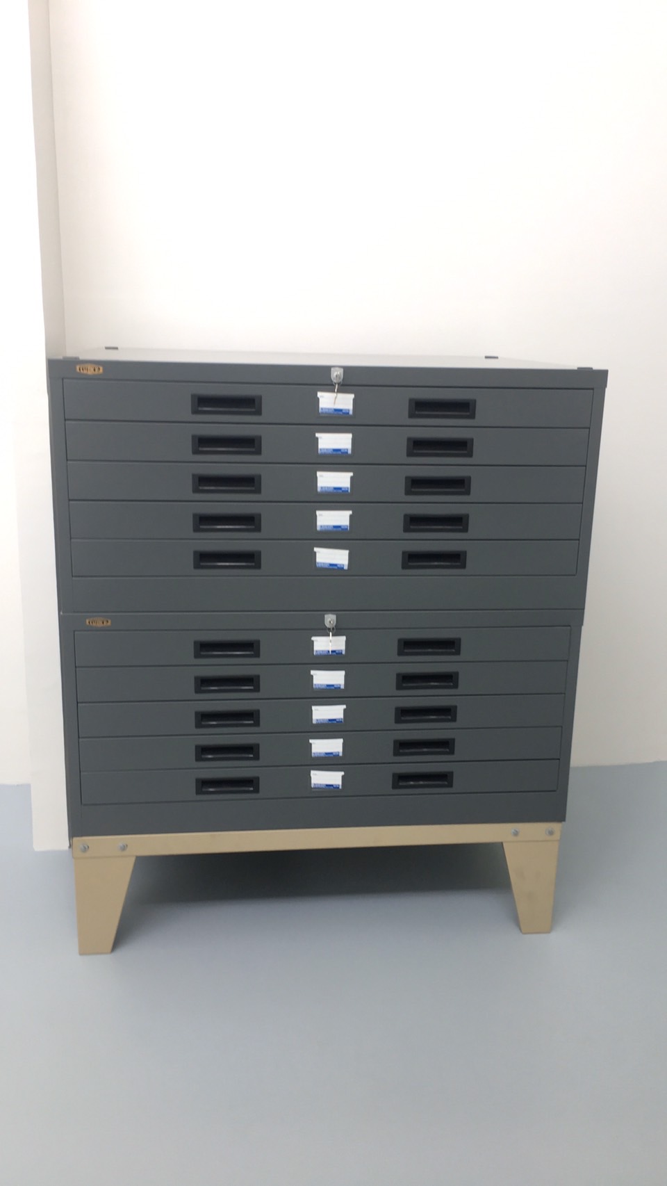 45051::D-4032-5048::A Lucky metal overlay cabinet with 5 drawers. Dimension (WxDxH) cm : 111.8x81.4x51/111.8x122x51 Metal Cabinets LUCKY Steel Cabinets