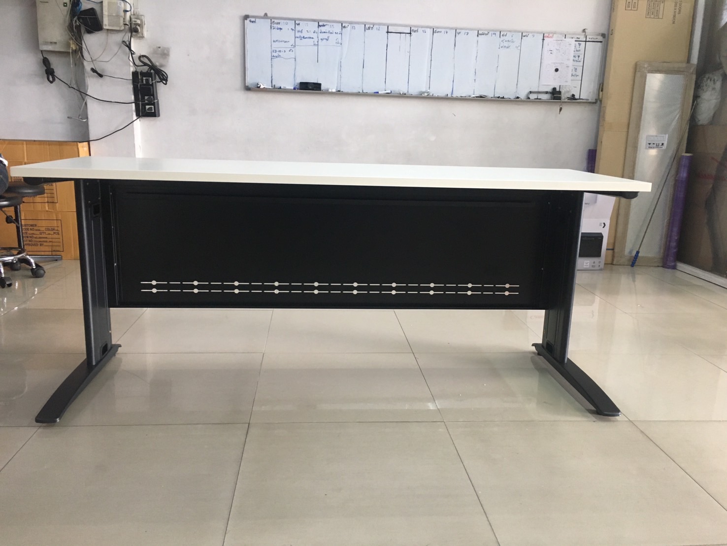 62012::2DC1850::A Mo-Tech melamine office table with particle topboard, keyboard shelf and height adjustable. Dimension (WxDxH) cm : 185x120x75. Available in 3 colors: Light Grey, Cherry-Dark Grey and Whitewood-Dark Grey MO-TECH Steel Tables